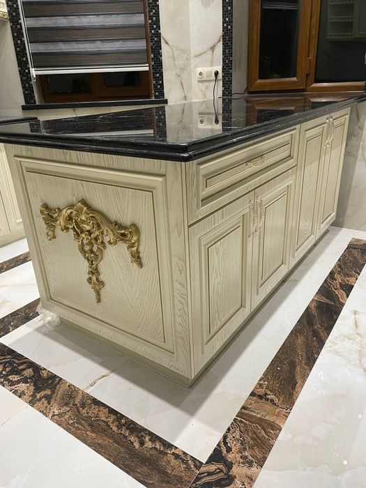 Кухонная гарнитур в стиле Классика. Шпон на заказ