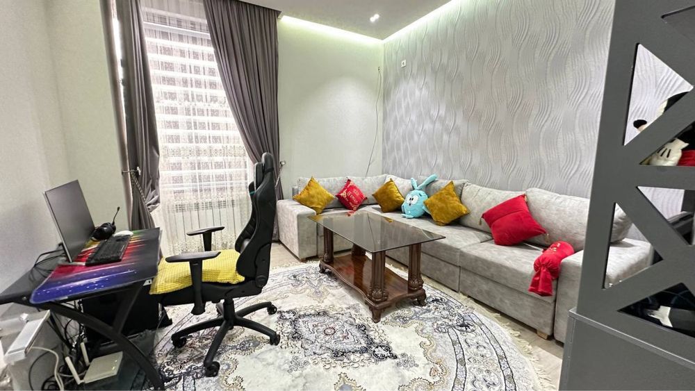 Продается Таунхаус. 3 сотки. Дустлик.