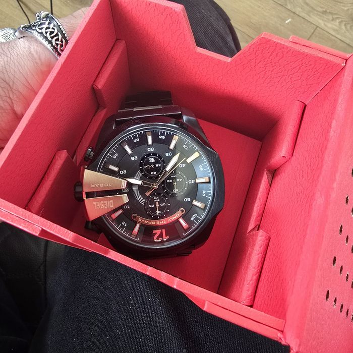 Продавам 2 часовника