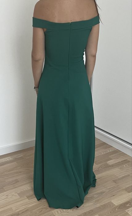 Дълга зелена рокля