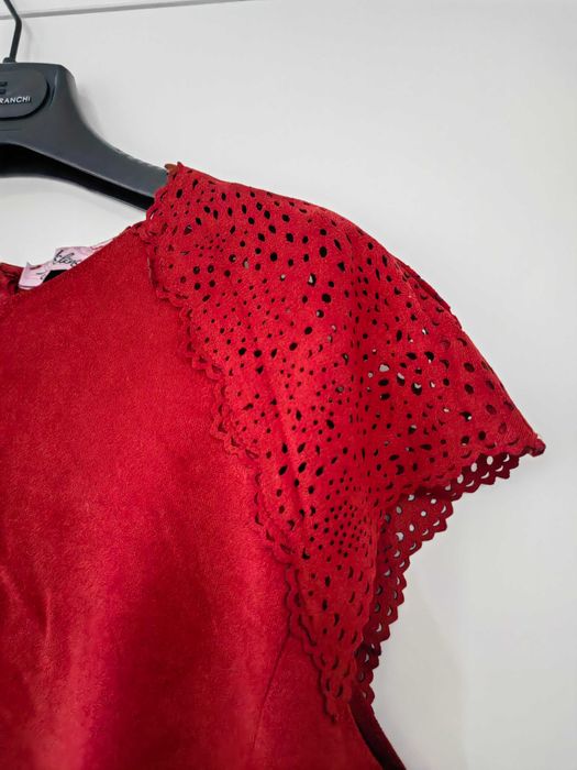 Рокля над коляното, бордо