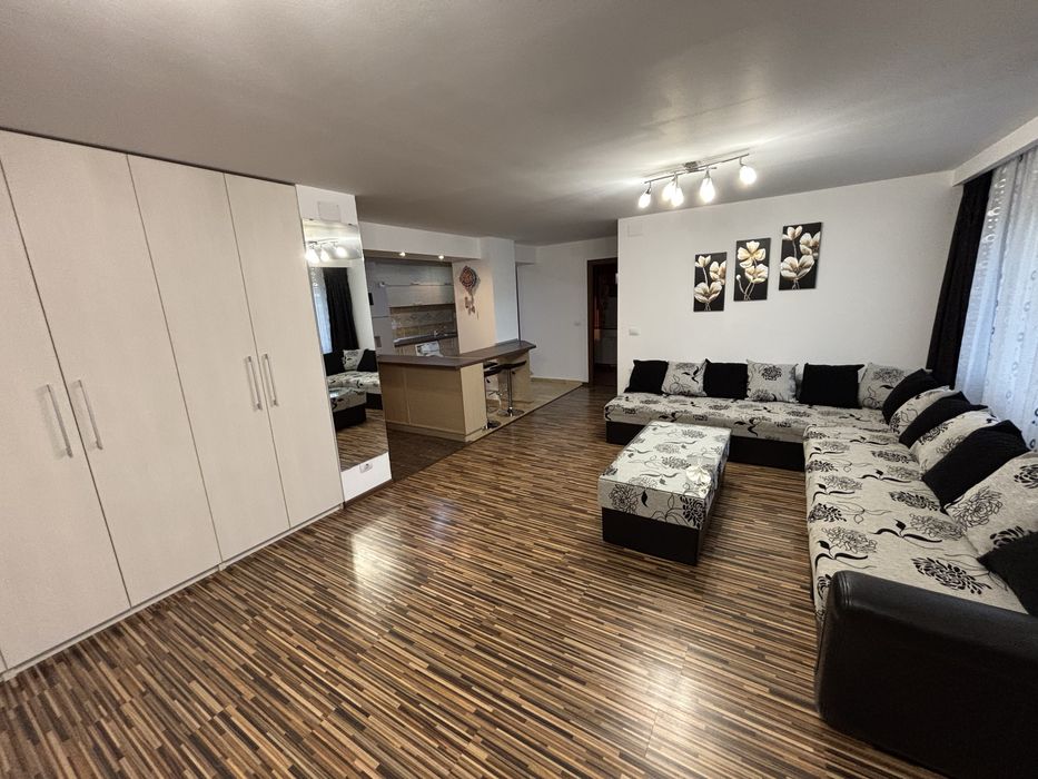 Inchiriez apartamanent 3 camere cu open space, zona Dacia