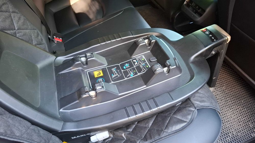 Maxi Cosi Pebble Pro + isofix стол с база