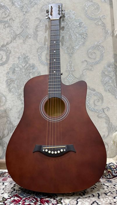 обычная стандартная гитара