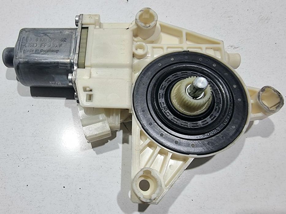 Motoras macara geam dreapta fata Mercedes C-Class W204 A2048200242