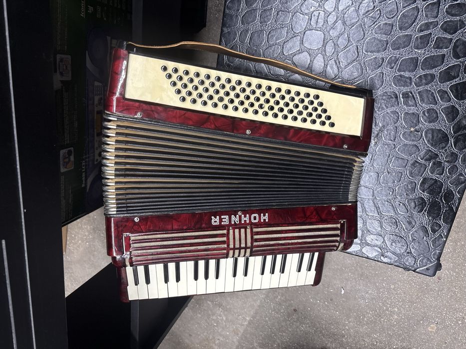 Acordeoane acordeon Hohner cu 80 basi vergea sita potcoava