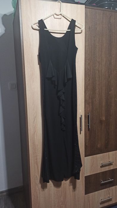 Rochie neagra cu spatele gol lunga