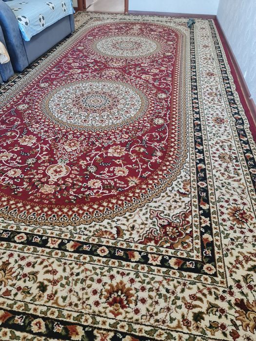 Продам ковёр в отличном состояний.