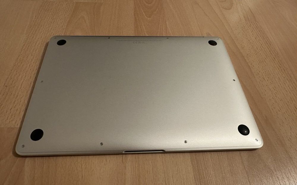 Лаптоп MacBook Air 2019 с чисто НОВА батерия