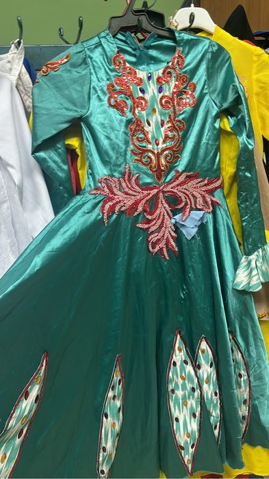 Распродажа костюмов