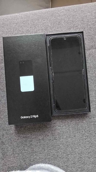 Samsung Flip 5 mint
