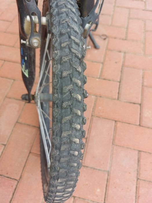 Bicicleta ROCKRIDER ST 500
6 viteze roata de 20inch frâne pe tambur.
B