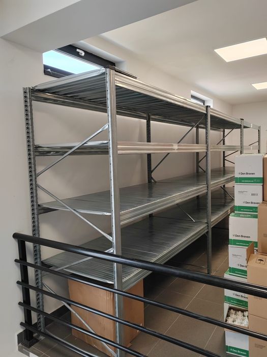 Vindem rafturi zincate