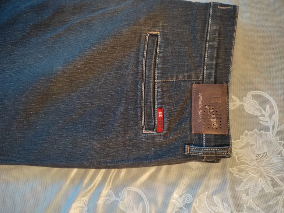 Продам джинсы ц 5000 тенге