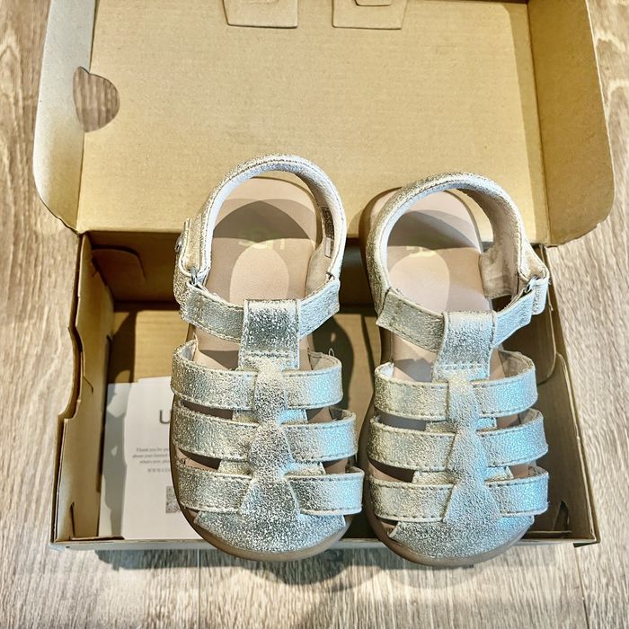 Детски сандали UGG 23.5 номер
