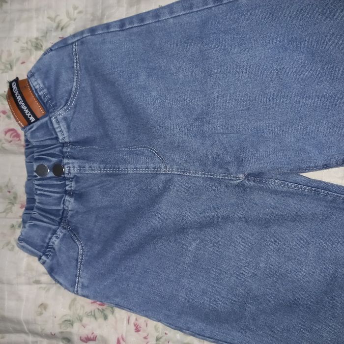Джинсы новые на девочку 8 лет