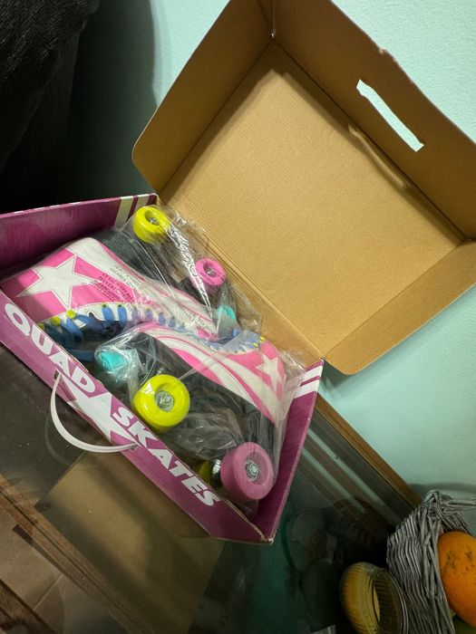 Чисто нови ролкови кънки