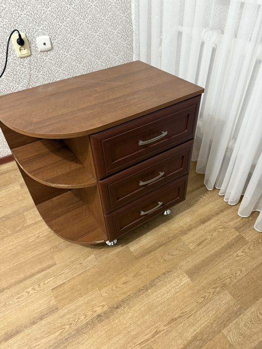 Отдам даром тумбочку