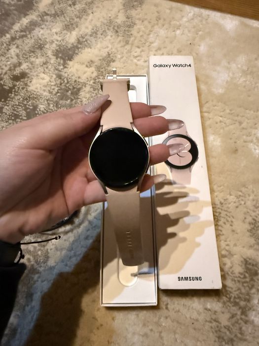 Vand SAMSUNG WATCH 4,in stare buna de funcționare