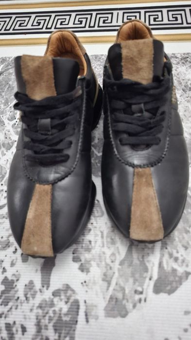 Продам кожаные крассовки 36р