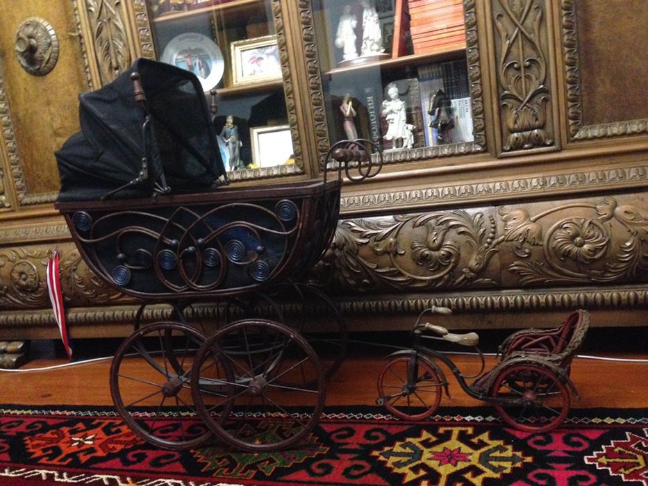 Детская игрушечная антикварная коляска для кукол! Чудесная вещь!