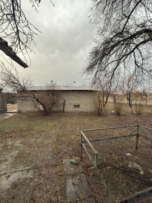 21 sotix uy sotiladi