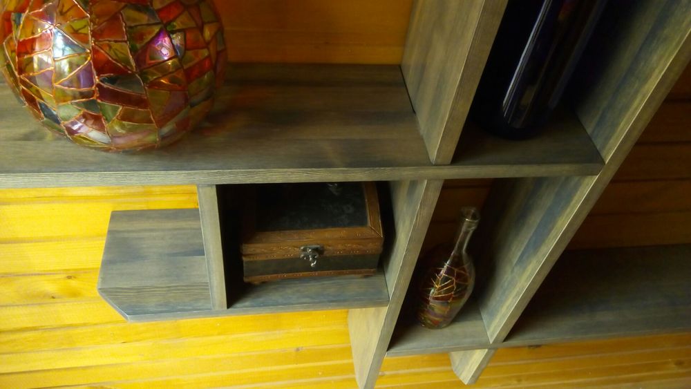 Полка из дерева.