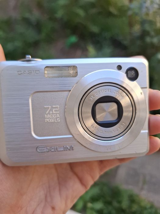 Компактен дигитален фотоапарат CASIO EXILIM EX-Z750