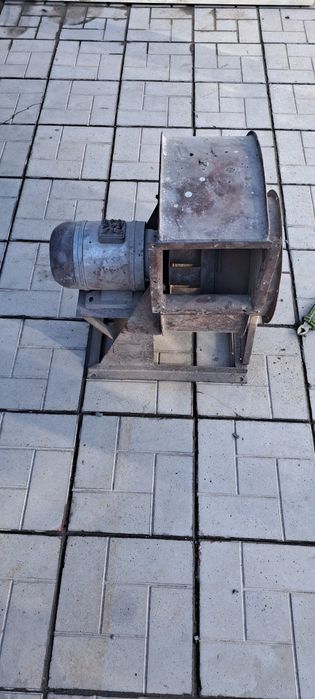Продам вытяжку улитка для рабочий помещений
