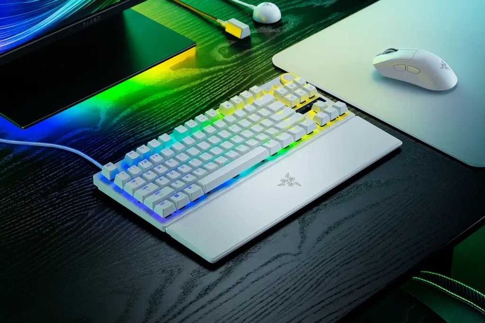 Razer Huntsman V3 Pro TKL 8KHz White - ЧИСТО НОВА, НЕРАЗОПАКОВАНА! Гаранция