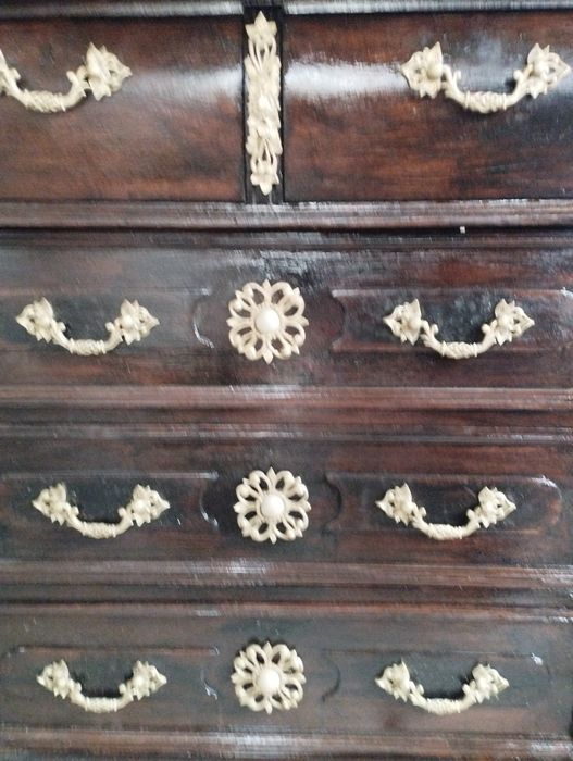 Старинный антикварный мебель комод бронза