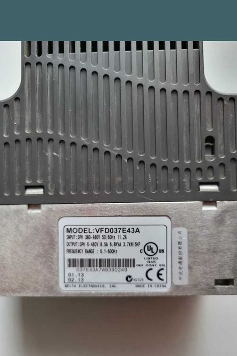Convertizot tensiune frecventa VFD037E43A