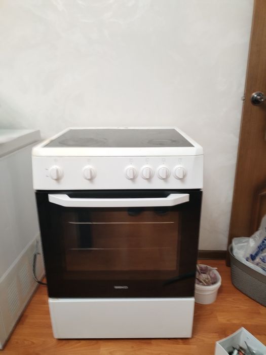 Продам электроплиту BEKO