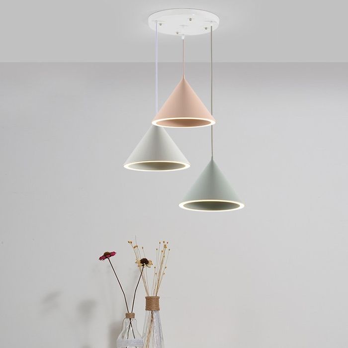 Продам люстры новые