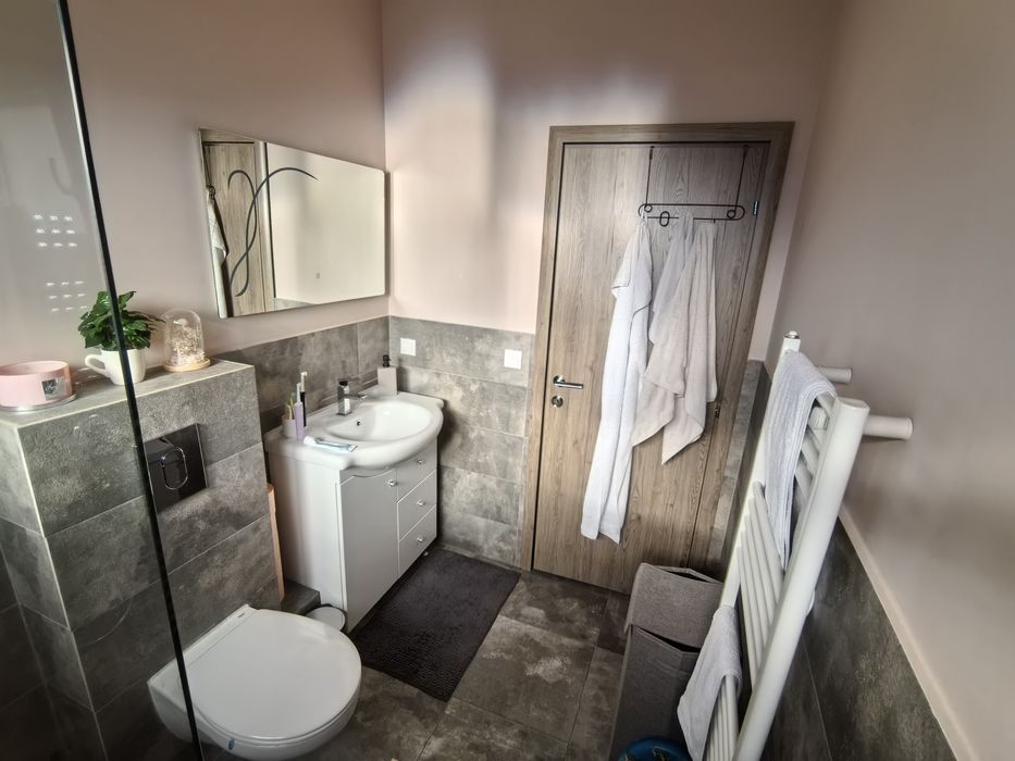 Vând apartament 4 camere 2 niveluri