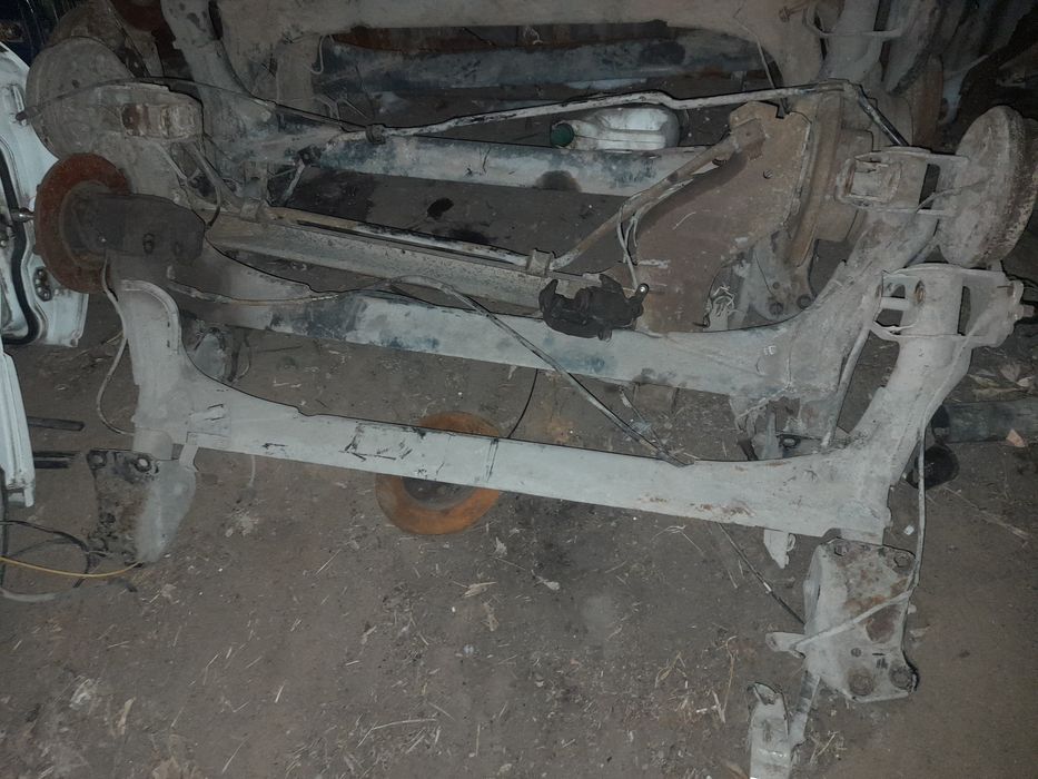 Задняя балка в сборе пасат Б-3 Б-4