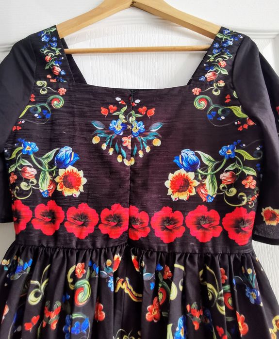 Rochie neagra cu broderie