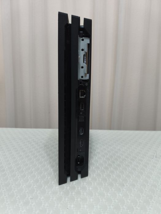 Продам PS 4 Pro,в отличном состояний