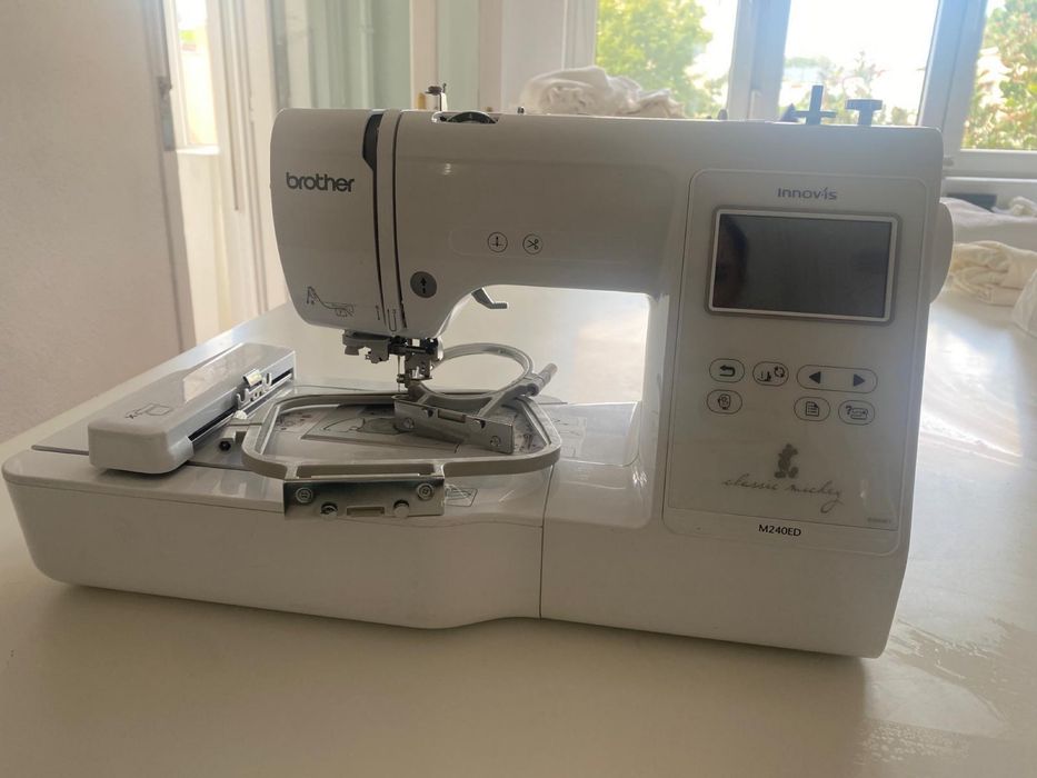 Mașina de brodat Brother Innovis M240ED