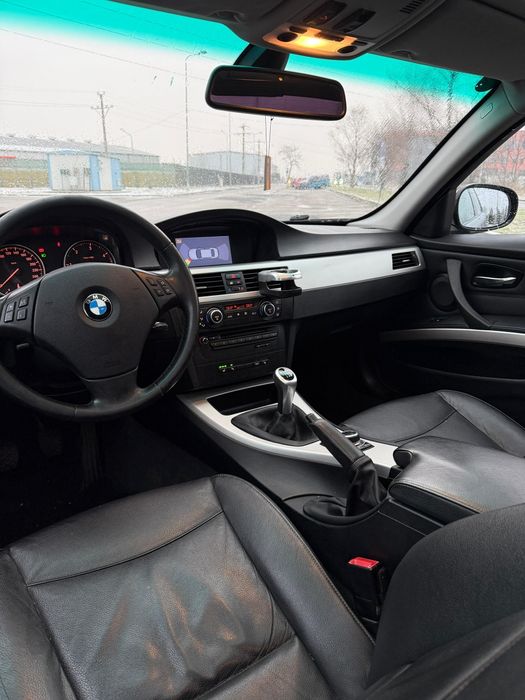 BMW 320D 177CP -Euro5- Trapa/NAVI/Piele/Senzori parcare/Încălzire