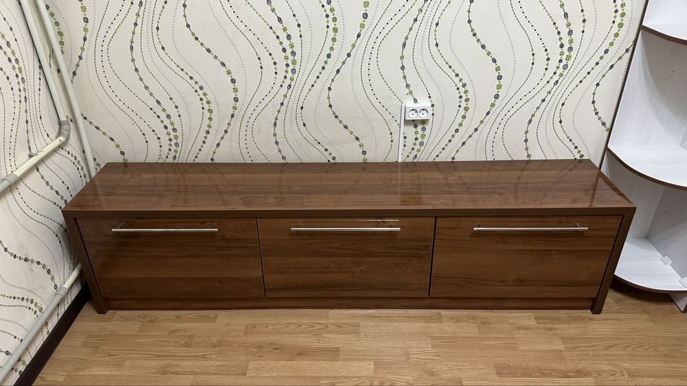 Шкаф с 3 я полками