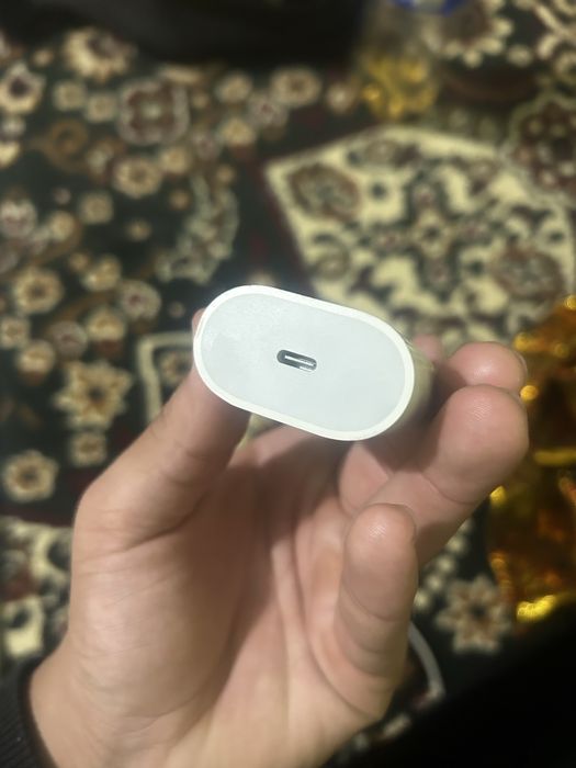 Iphone galofka orginal 20w azgna chaqasi bor      Yana kelishamiz.