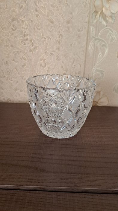 Продаётся ваза хрустальная