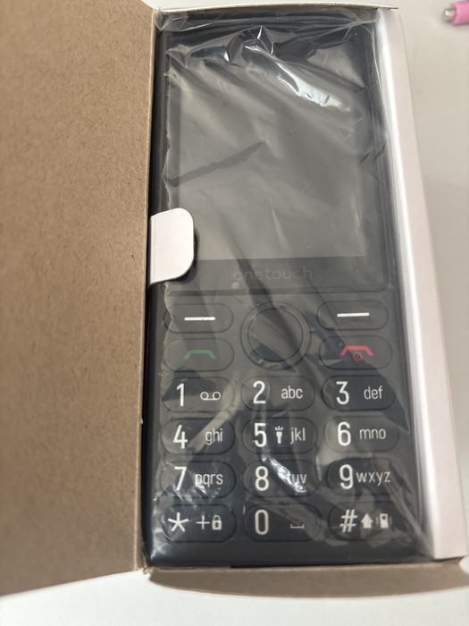 Мобилен телефон с копчета TCL