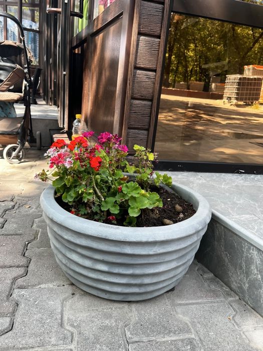 продам вазоны цветочные  напольные