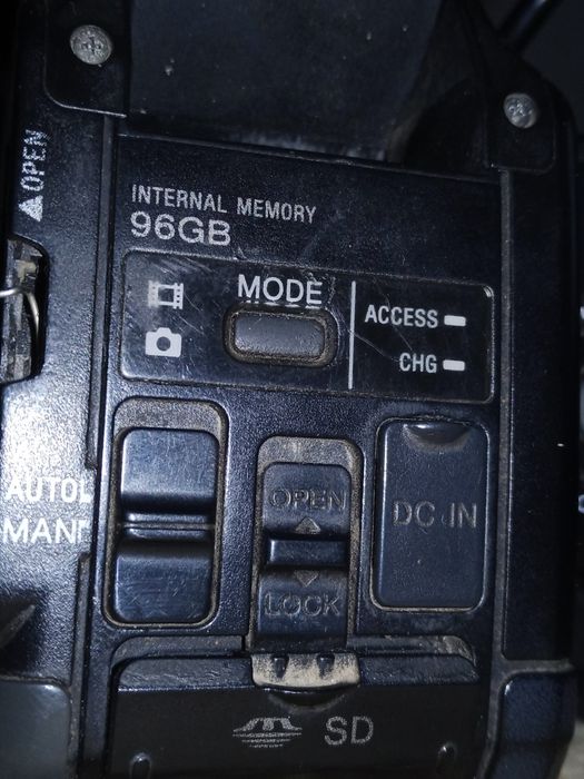 Camera sotiladi 2ta batteryka 1 ta zaryatchik xotira 96gb.Mikrafonibor