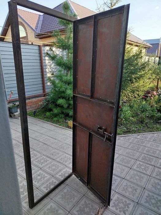 Дверь металлическая правая