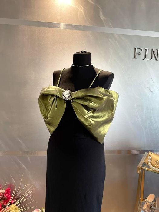 Rochie neagră tip creion