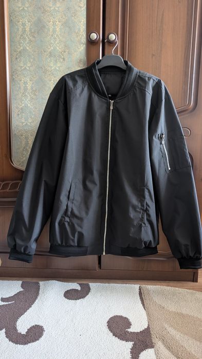 Продам ветровку бомбер