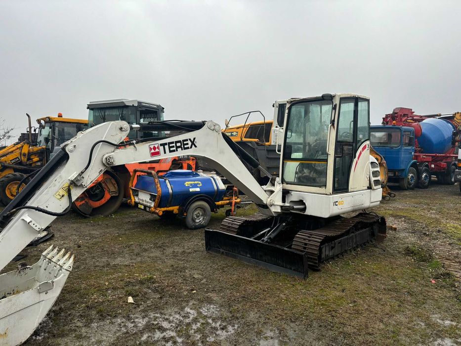 Dezmembrez miniexcavator Terex TC60 - Piese de schimb Terex